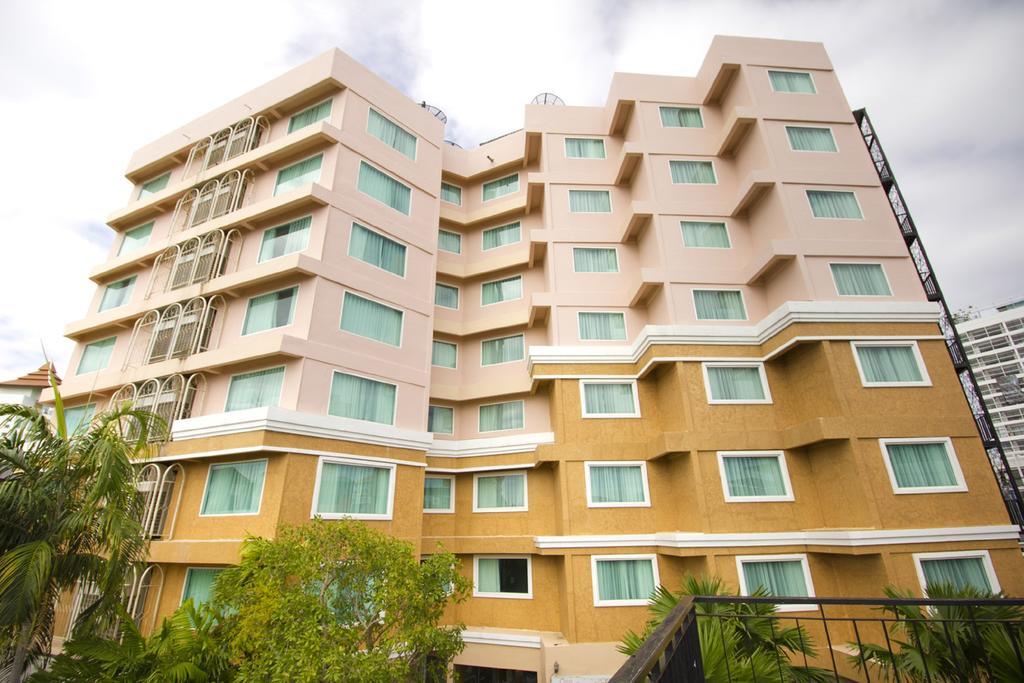 Kudos Parc Pattaya Hotel Exterior photo